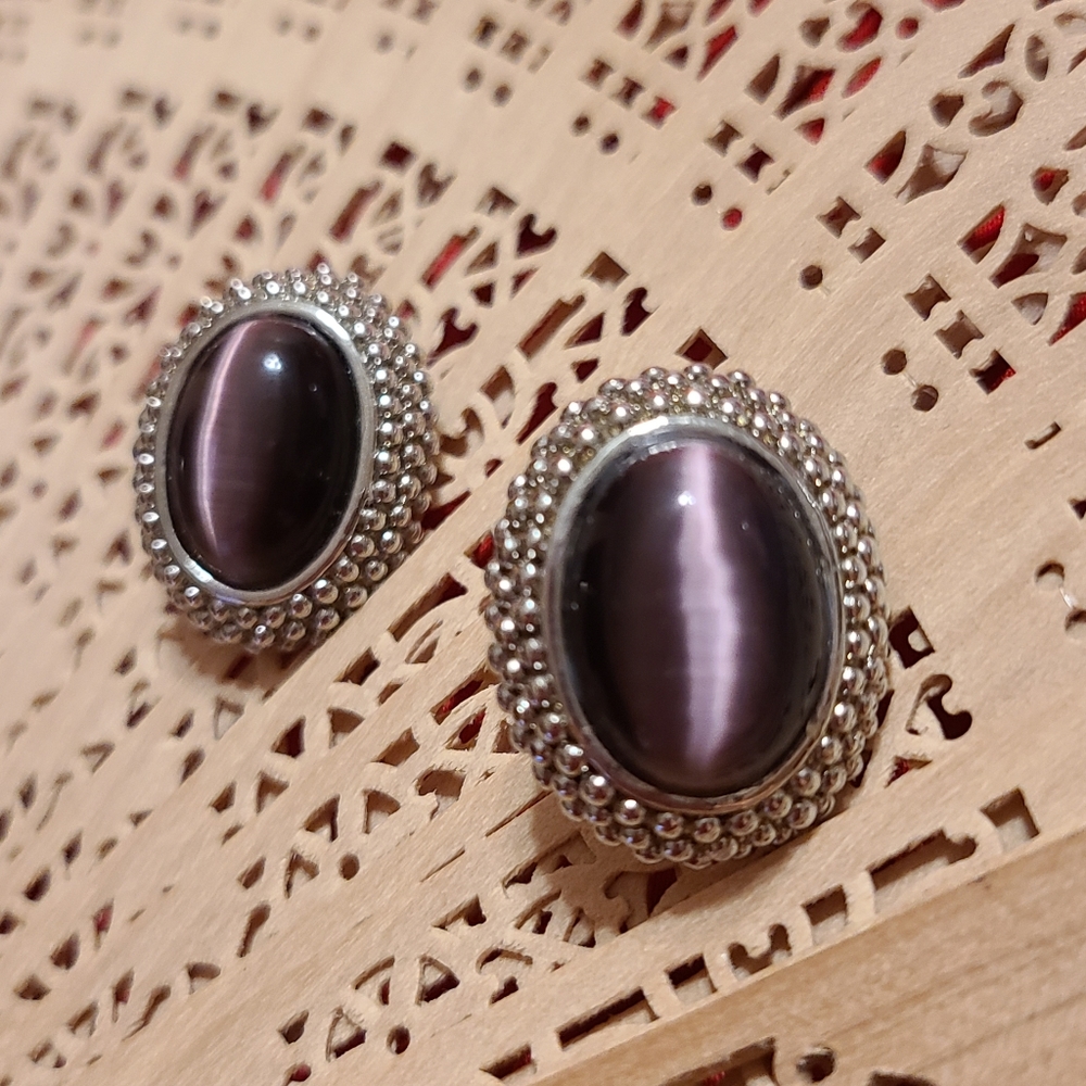 Vintage Cat Eye earrings studded purple
